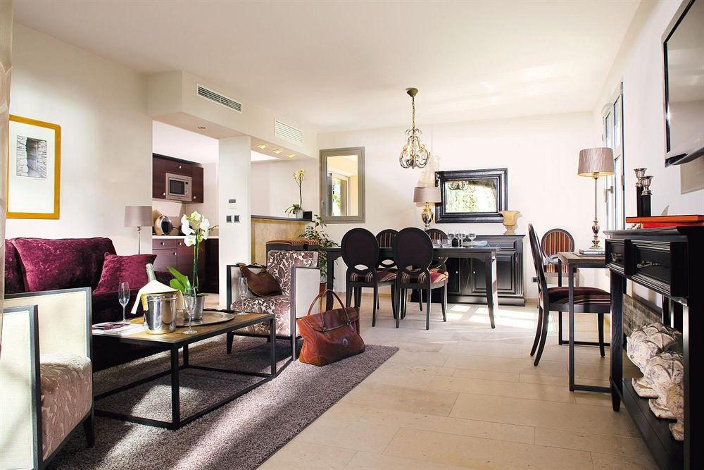 Residence Hoteliere 4 Etoiles Les Mas Du Grand Vallon Mougins Zimmer foto